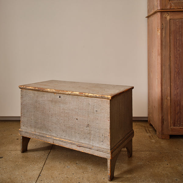 NEW ENGLAND BLANKET CHEST